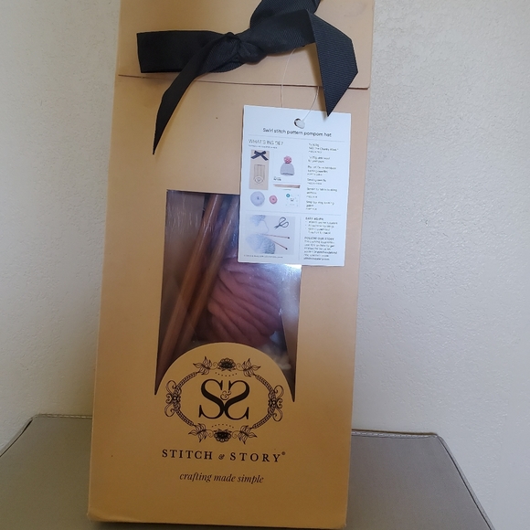 Stitch & Story 100% merino wool pink white knitting beanie hat kit - Picture 3 of 9